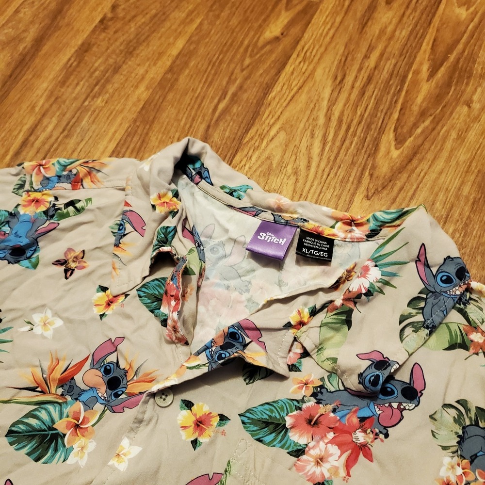 Disney Lilo & Stitch Shirt Men‎ XL Beige AOP Hawaiian Button Up 100% Rayon